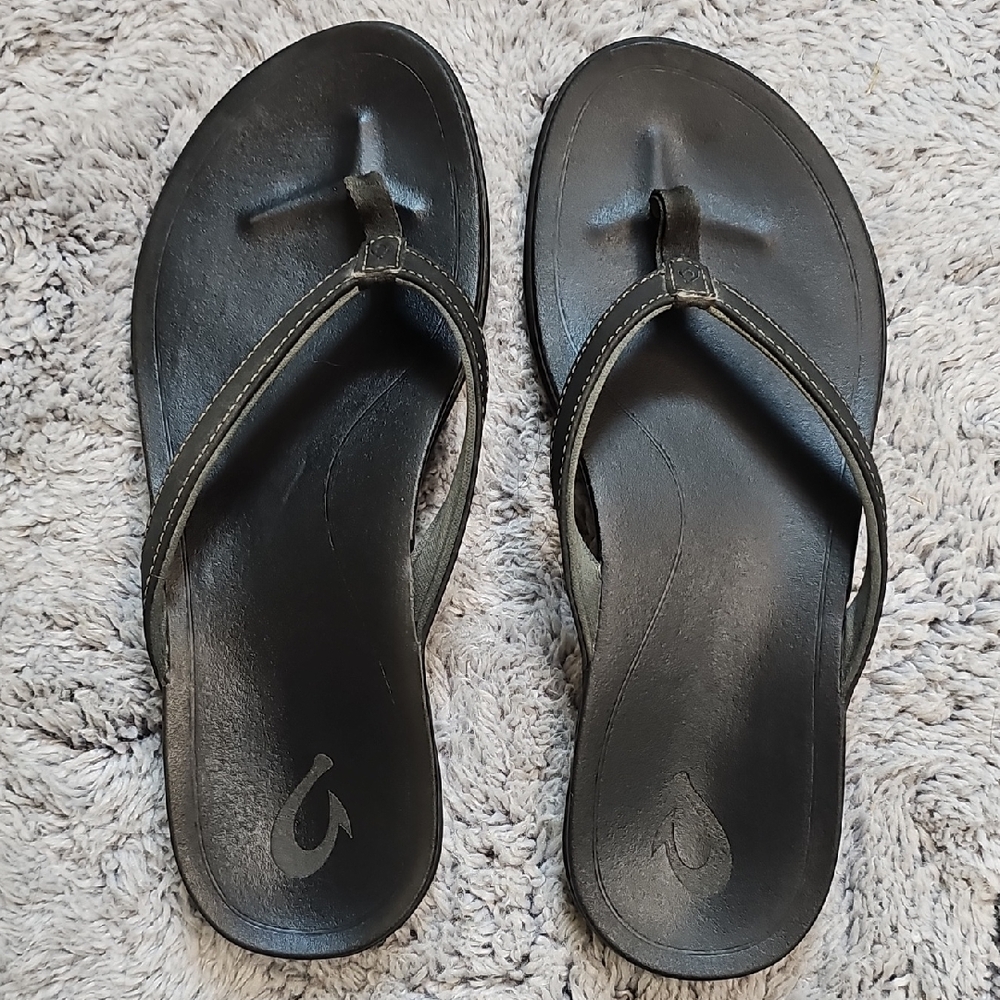 Women's OluKai Black Flip Flops